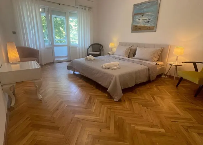 Park Apartment *